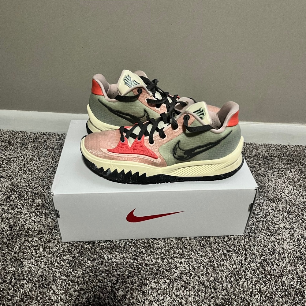 Kyrie low 4